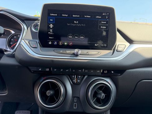 Used 2025 Chevrolet Blazer LT image 18