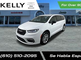 New 2025 Chrysler Pacifica Select image 1