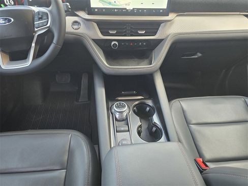 Used 2025 Ford Explorer Active w/ Active Comfort Package image 19