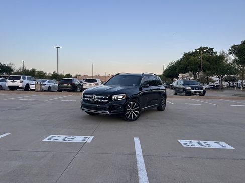 Used 2022 Mercedes-Benz GLB 250 image 1