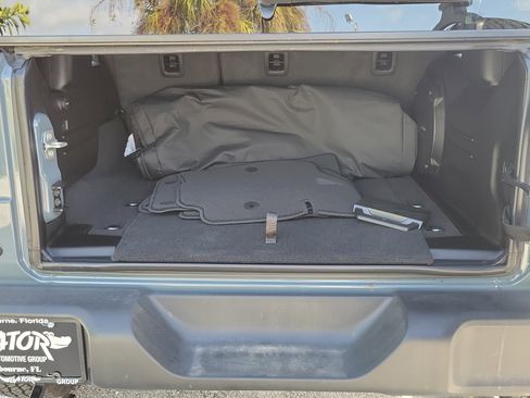 Used 2024 Jeep Wrangler Sport S image 6