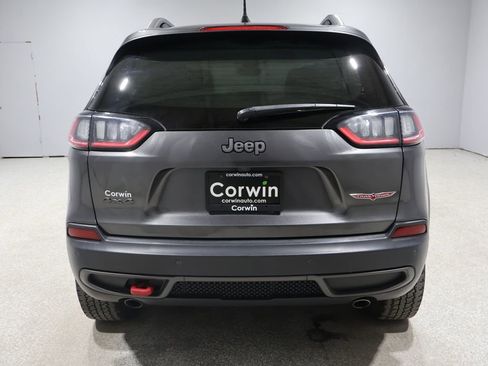 Used 2019 Jeep Cherokee Trailhawk image 3
