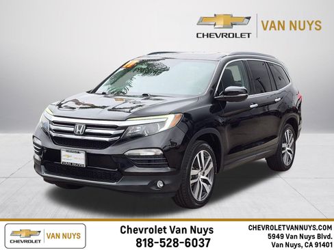 Used 2017 Honda Pilot Touring image 1