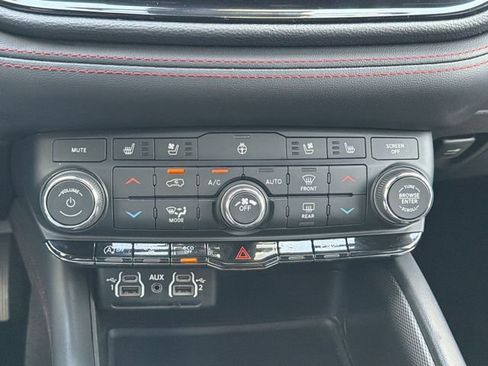 Used 2024 Dodge Durango GT RWD image 13