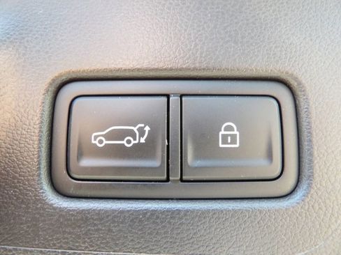 Used 2025 Hyundai Santa Fe Limited AWD/4WD image 25