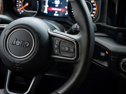 Used 2025 Jeep Wrangler Unlimited Rubicon w/ Technology Group image 69