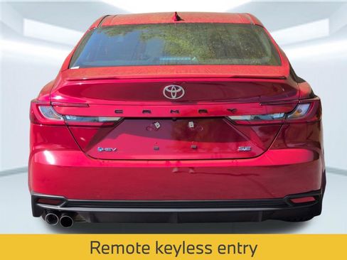 Used 2025 Toyota Camry SE FWD image 5