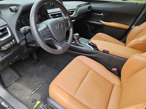 Used 2019 Lexus UX 200 w/ Premium Package image 11