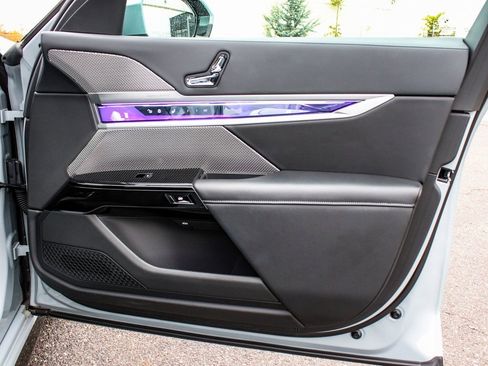 Used 2025 BMW 740i xDrive image 17