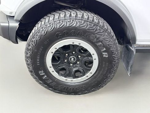 Used 2023 Ford Bronco Badlands image 32