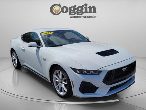 Used 2024 Ford Mustang GT Premium image 4