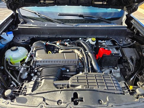 Used 2025 Ford Maverick XL w/ Equipment Group 102A image 28