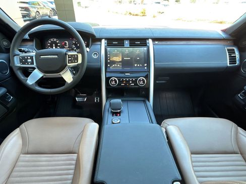 Certified 2024 Land Rover Discovery Dynamic SE image 16