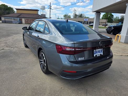 Used 2025 Volkswagen Jetta Sport image 3