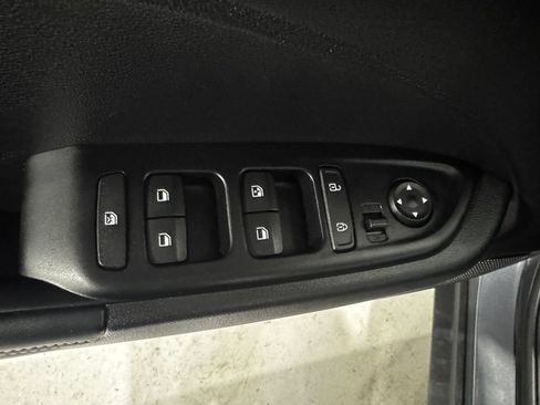 Used 2025 Hyundai Venue Limited FWD image 19