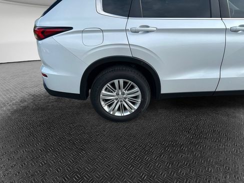 Used 2022 Mitsubishi Outlander ES AWD/4WD image 11