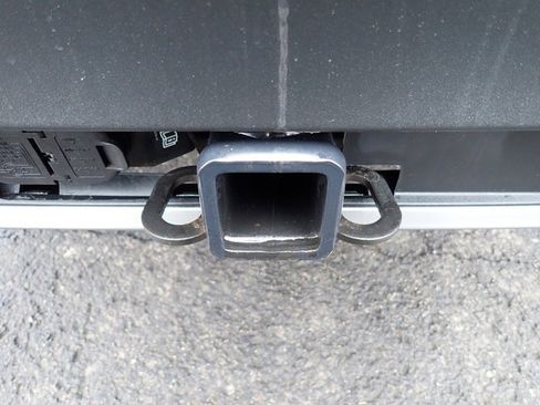 Used 2022 Ford Explorer XLT w/ Equipment Group 202A image 8