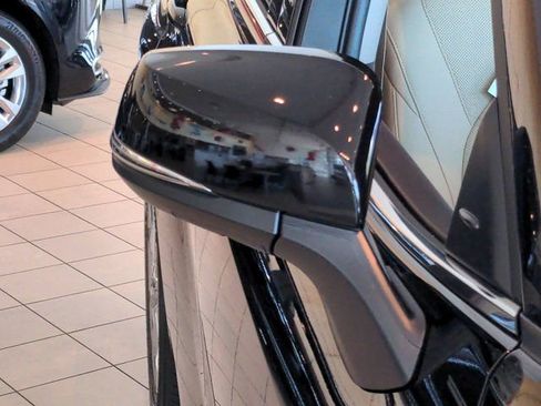 Used 2021 Toyota Highlander Limited FWD image 12