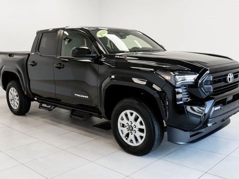 Used 2024 Toyota Tacoma 4x4 Double Cab image 9