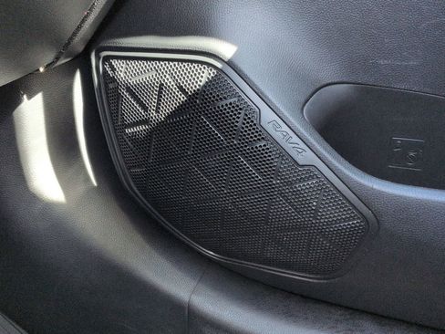 Used 2019 Toyota RAV4 XLE image 32