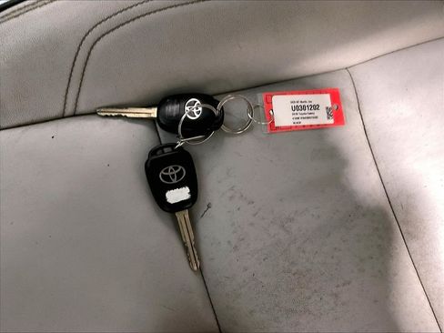 Used 2016 Toyota Camry XLE FWD image 29