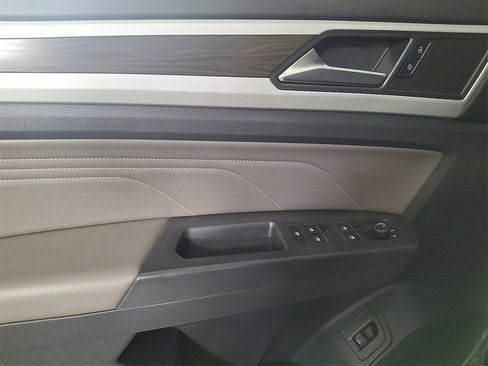 Used 2021 Volkswagen Atlas SE image 16