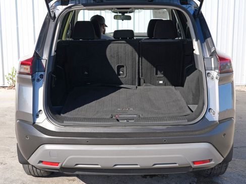 Used 2023 Nissan Rogue SV image 9