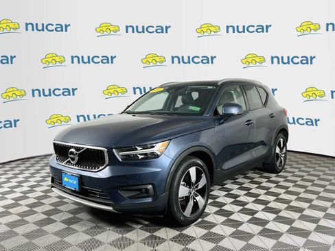 Used 2021 Volvo XC40 T5 Momentum w/ Protection Package Premier AWD/4WD image 3