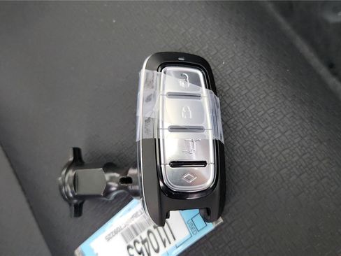 Used 2024 Nissan Rogue SV w/ SV Premium Package FWD image 23