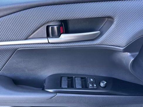 Used 2025 Toyota Camry SE FWD image 11