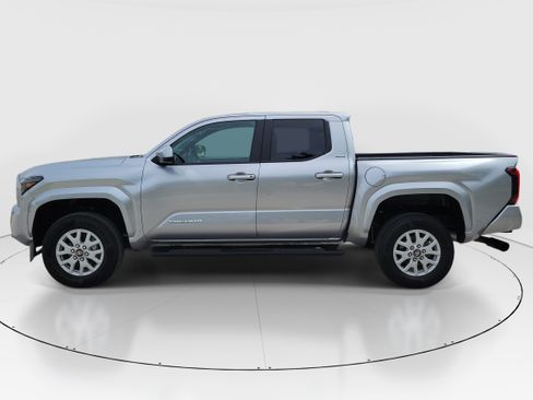 Used 2025 Toyota Tacoma SR5 RWD image 4