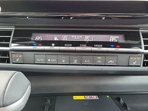 Used 2025 Toyota Sienna XSE FWD image 24