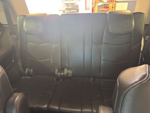 Used 2016 Cadillac Escalade Luxury AWD/4WD image 33