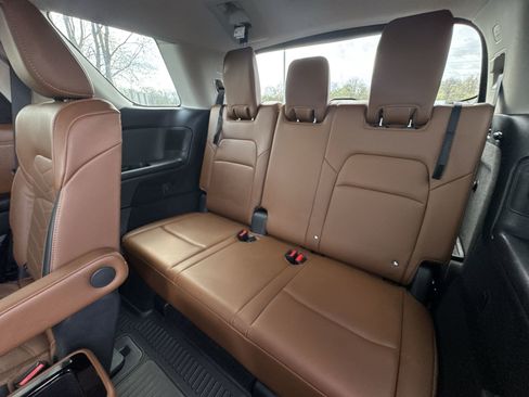 Used 2023 Nissan Pathfinder Platinum AWD/4WD image 23