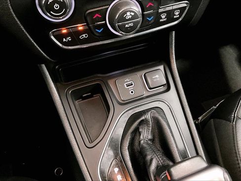 Used 2020 Jeep Cherokee Limited FWD image 26