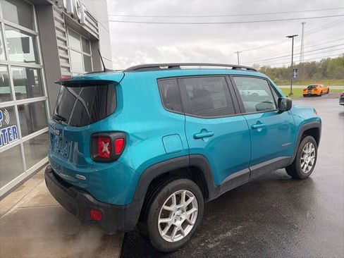 Used 2022 Jeep Renegade Latitude w/ Convenience Group AWD/4WD image 3
