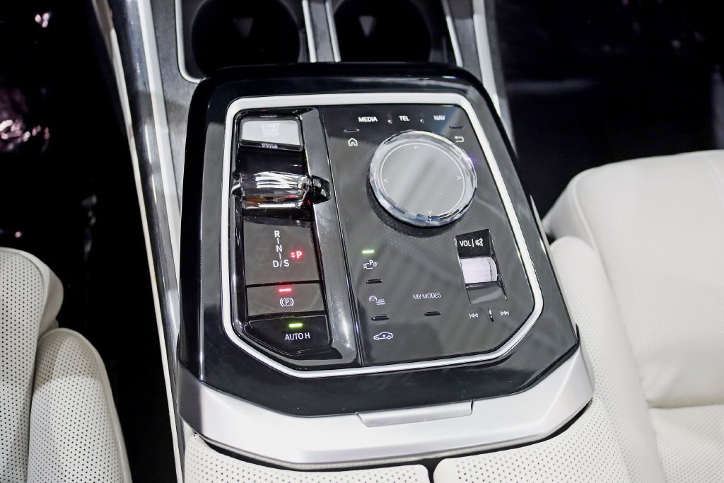 Used 2023 BMW 760i xDrive w/ Luxury Rear Seating Package AWD/4WD image 28