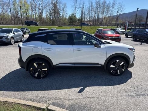 New 2026 Nissan Kicks SR w/ SR Premium Package AWD/4WD image 18