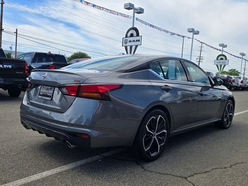 Used 2025 Nissan Altima 2.5 SR FWD image 4