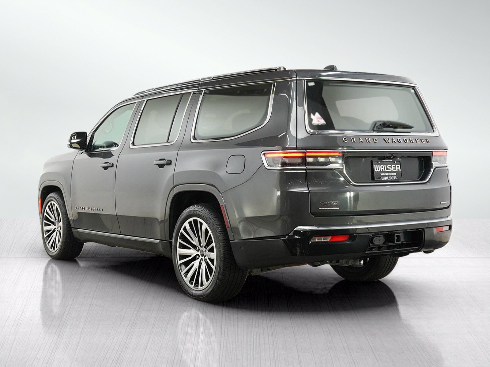 Used 2022 Jeep Grand Wagoneer Series III w/ Rear-Seat Entertainment Group AWD/4WD image 3