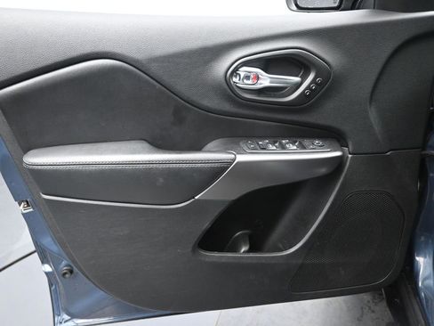 Used 2020 Jeep Cherokee Limited image 25