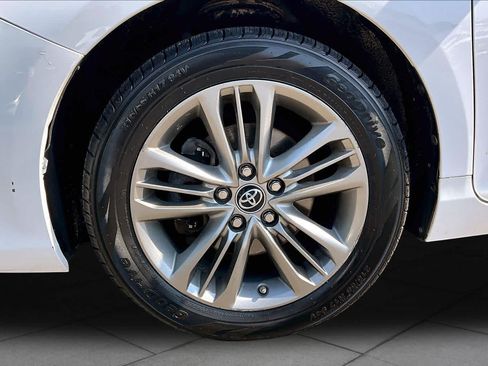 Certified 2017 Toyota Camry SE FWD image 11