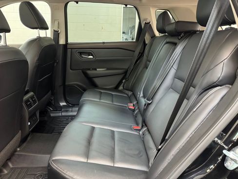 Used 2023 Nissan Rogue SL w/ SL Premium Package image 16