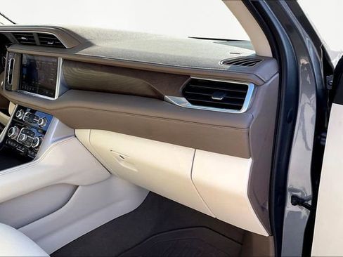 Used 2021 GMC Yukon Denali w/ Denali Premium Package image 19