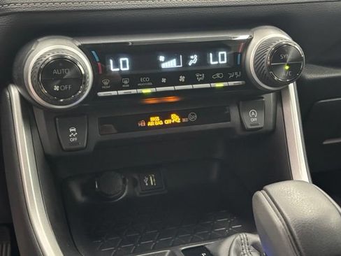 Used 2025 Toyota RAV4 XLE AWD/4WD image 30