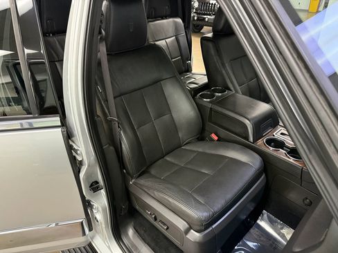 Used 2012 Lincoln Navigator L 4WD image 18