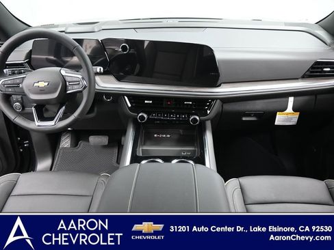 New 2025 Chevrolet Suburban Premier image 15