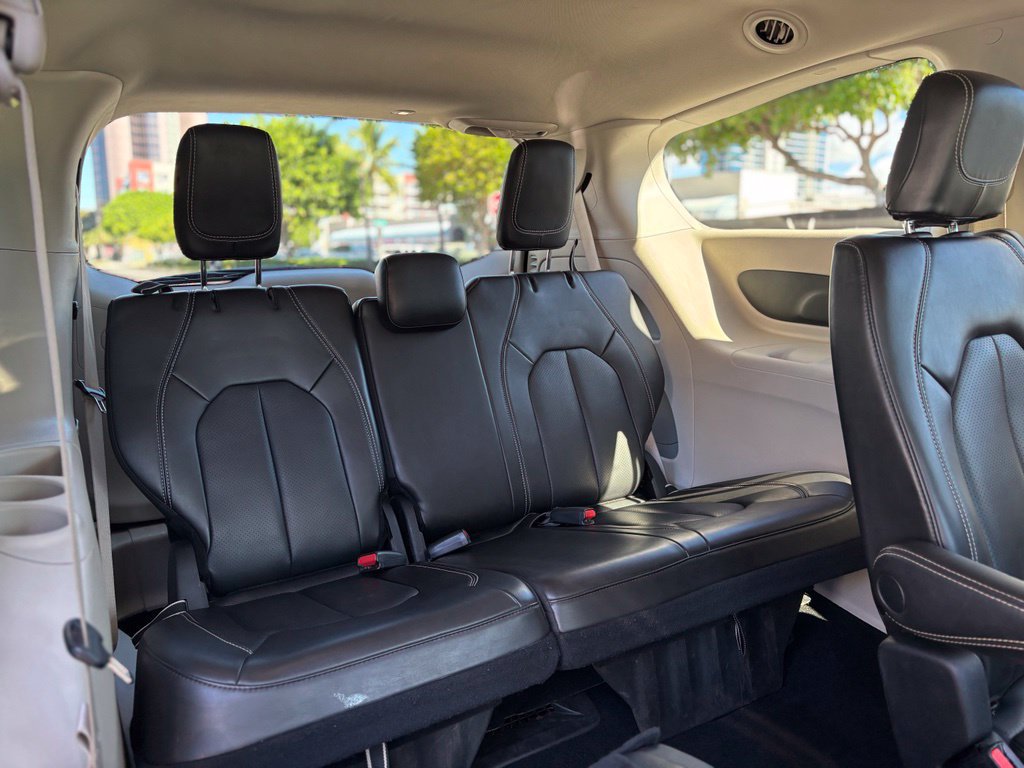 Used 2023 Chrysler Pacifica Touring-L FWD image 13