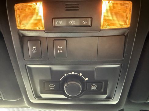 Used 2018 Toyota Tacoma TRD Off-Road image 17