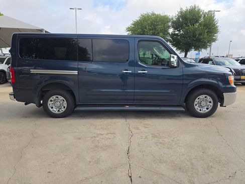 Used 2016 Nissan NV 3500 SL image 2